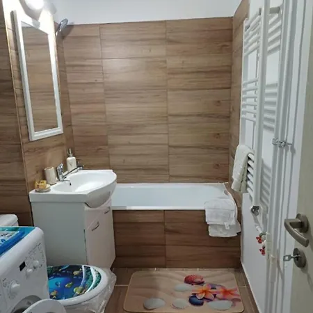 Homestay Garsoniera Luminoasa *